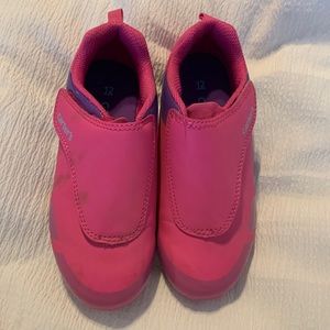 Carters soccer cleats size 12 girls Velcro